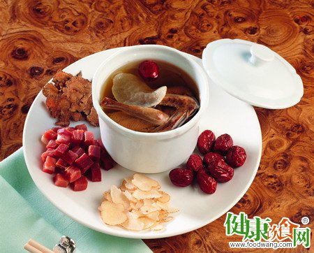 寒冬溫補：兩款養血暖身湯品，讓女性不畏寒冷