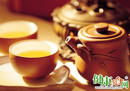 冬季喝茶指南：老人宜配红枣与生姜