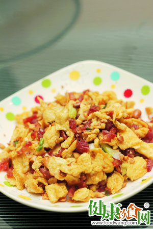 秋季家常美食 臙腸雞蛋炒雙花
