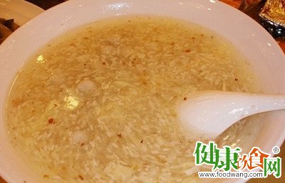 秋季桂花入酒助益壽：家庭桂花酒釀製方法
