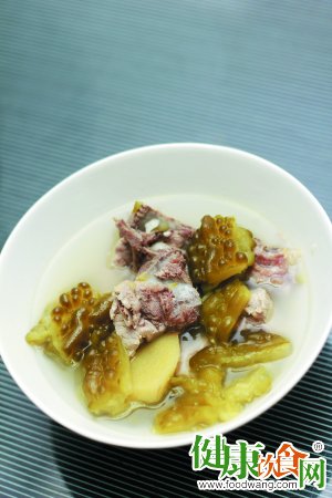初秋潤燥養生湯:涼瓜排骨湯