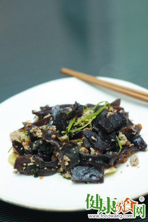 夏日清爽開胃小炒:酸辣炝炒木耳