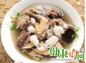 夏季養生湯:西洋參百合煲老鴿