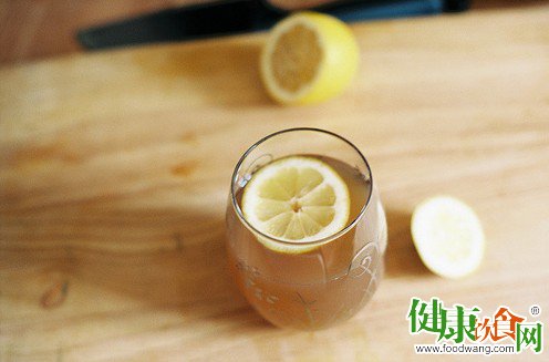 夏日瘦身去水肿：四款推荐茶饮