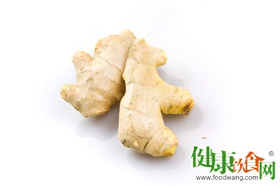 夏日晨間食用生姜的益處：散寒止痛與注意事項