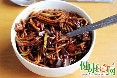 炎熱夏日做韓國炸醬面|清爽蔬菜與香醇醬汁的完美結合