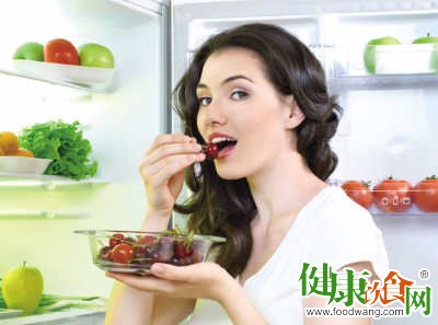 初夏時宜常吃黃瓜、蒜薹與櫻桃|小滿後清補去濕