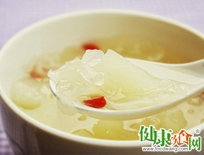 春天喝什麼湯好？推薦雪梨炖百合潤肺佳品