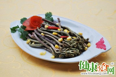 春季食用野菜安全指南：营养与风险须知