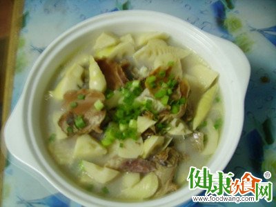 春季美味:咸肉春笋烧河蚌