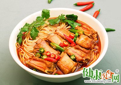 冬季暖心美食：大排面完整做法指南