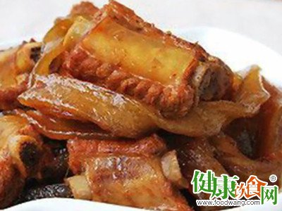 冬日家常菜：萝卜烧排骨的做法
