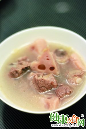 冬季養生湯：蓮藕排骨湯