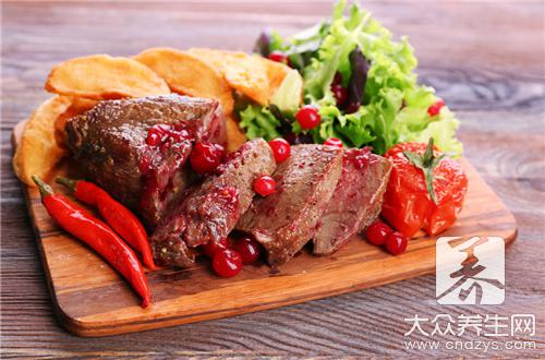 吃羊肉的時候應避免哪些水果與食物？