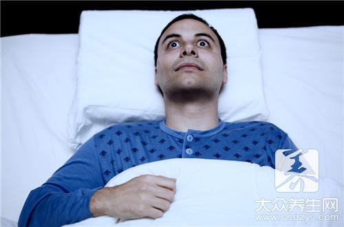 睡不好可能是吃错了!5種食物越吃越失眠,別再讓大腦興奮