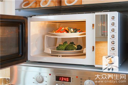 微波爐禁入清單:四種食物千萬別放進去!