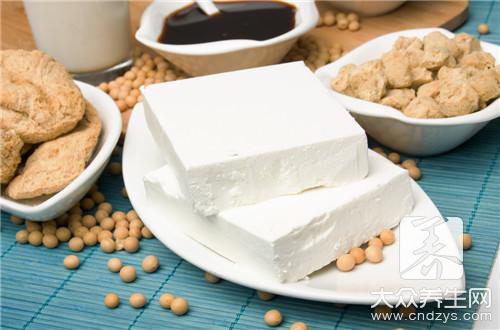晚上忌食六類食物：避免影響睡眠與健康