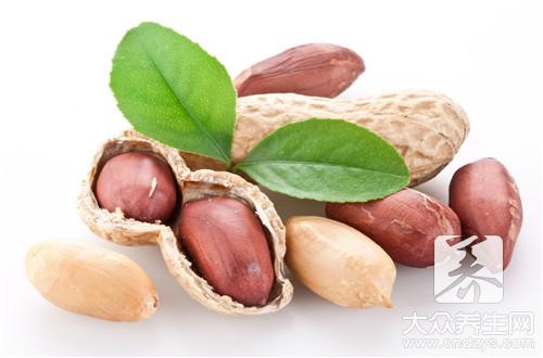吃花生禁忌：哪些人不能吃？小心吃出病来
