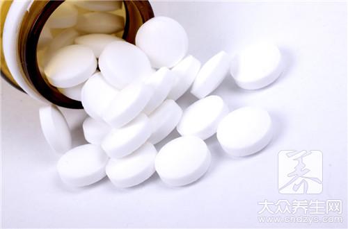 喝酒配這些菜就是在玩命！7類禁忌食物及後遺症解析