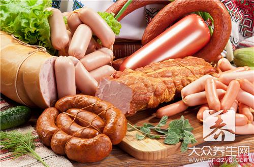 烤肠暗藏健康风险:劣质原料与过量添加剂的危害