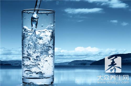 哪些人不宜飲用純淨水？純淨水的副作用與禁忌人群