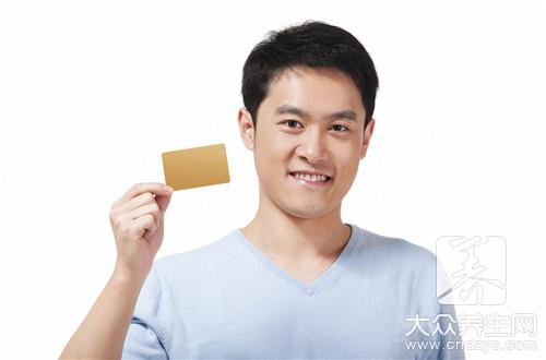 男人生吃大蒜：是防癌良方还是杀精杀手？科学解析来了