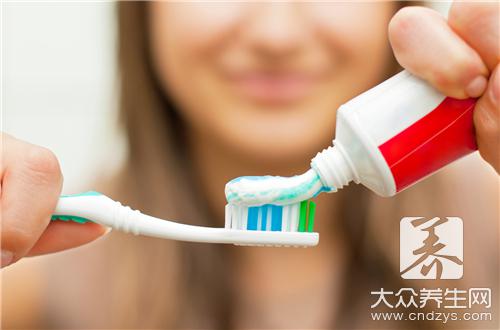 牙膏有保质期吗?8个真相揭秘选购与使用误区