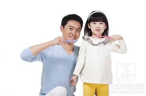餐後立刻刷牙？專家提醒：這樣做或損害牙齒健康