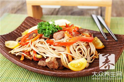 愛吃肉必看：酸奶預防腸癌的科學建議