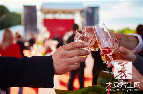 喝完白酒後喝啤酒的影響分析