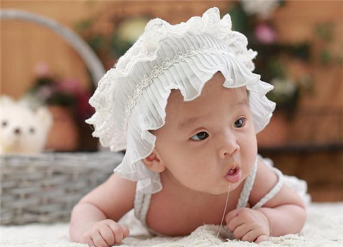 母乳喂養知識及技巧|哺乳期不能吃什麼、正確姿勢與按需哺乳