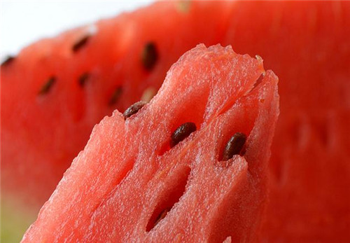 哺乳期能吃西瓜吗?夏季吃西瓜注意事项全解析