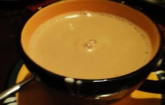 馬來西亞與新加坡的特色拉茶：傳統製法與衛生議題