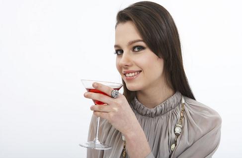 女性喝葡萄酒的7大健康好處