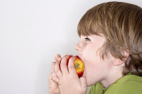 寶寶吃蘋果八大好處與嬰幼兒食用指南