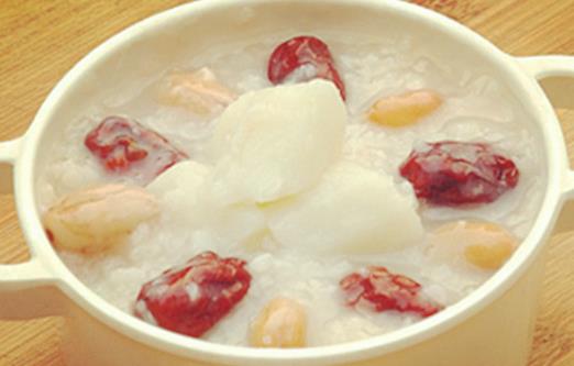 女性氣血不足如何改善飲食 補氣血食譜推薦