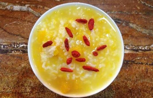 學生護眼早餐食譜：胡蘿卜木瓜牛奶羹與護眼粥