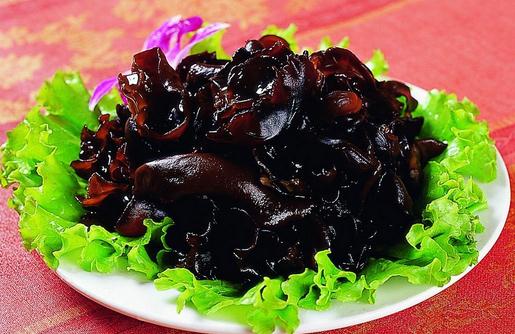黑木耳越黑越好嗎?揭秘正確與假冒黑木耳的辨別方法