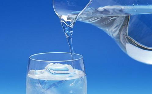 一杯水的「保質期」是16小時？真相揭曉