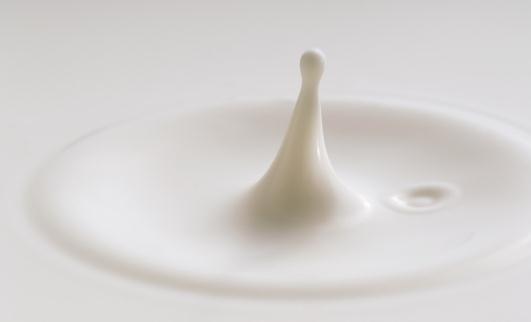 牛奶的妙用:修复裂痕与5大生活妙招