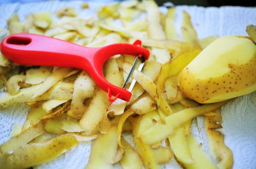 10種食材去皮妙法：土豆、對蝦、板栗、芒果、橙子等實用攻略