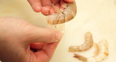 對蝦怎麼去皮？大蝦去皮方法與妙招