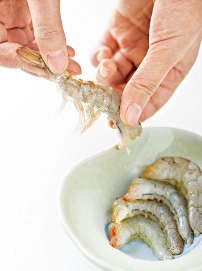 對蝦怎麼去皮？大蝦去皮方法與妙招