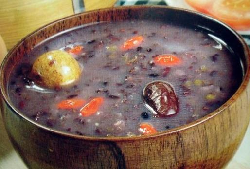 北方人臘八節的飲食習俗：泡臘八蒜與各地特色粥品