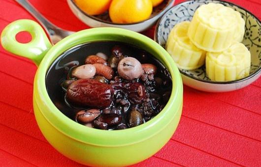 寒冬養生食譜:黑豆羊肉、黑芝麻粥與荸冰糖水