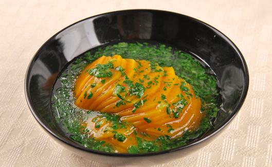 润肺清肺汤饮：香蕉银耳莲子汤、茯苓柚子饮等