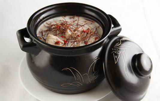 養血補氣湯飲做法：百合白果牛肉湯與參歸銀鲳湯