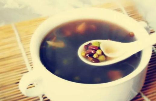 夏季營養解暑湯做法推薦:玉米須水、三豆湯與菊葉蛋湯