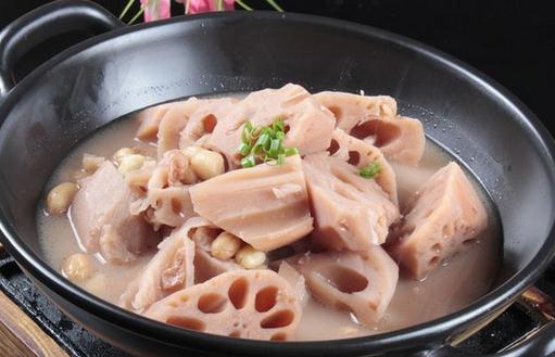 夏季養胃湯飲食譜：藕節排骨與多款清補湯品
