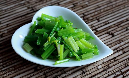 芹菜养生吃法：9款食疗方助你赶走小病痛